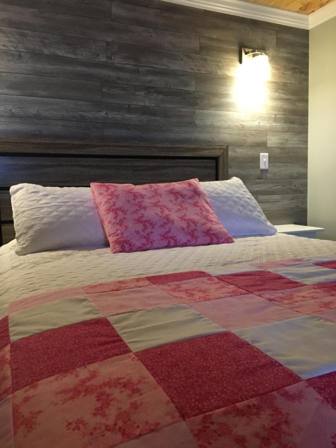 Raleigh Rooms & Taylor'S Crafts Exteriör bild
